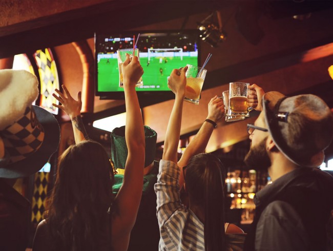 Fußball-Übertragungen auf SKY, Emaspub - Das Lokal in Flachau